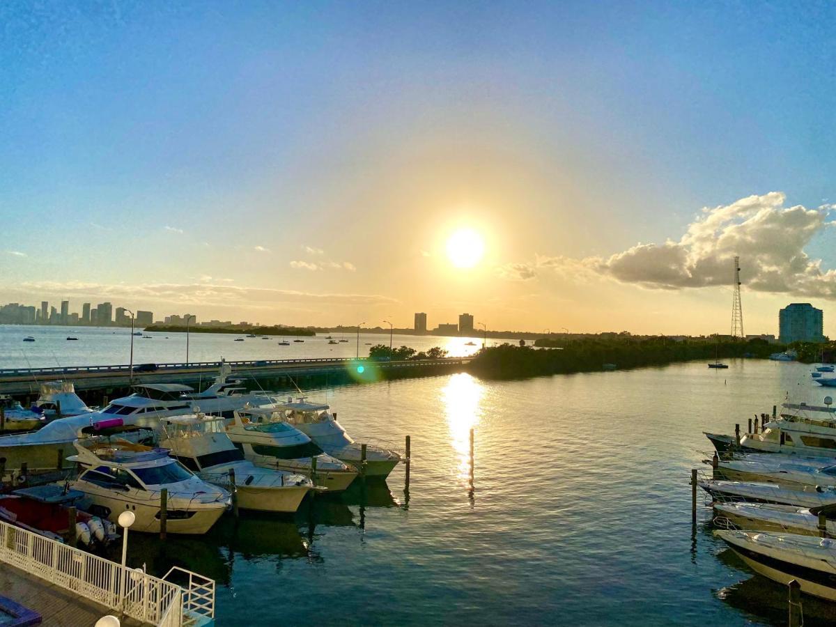 Modern Waterfront Apartment With Miami Skyline View, Free Parking 5 Mins Drive To Miami Beach Kültér fotó