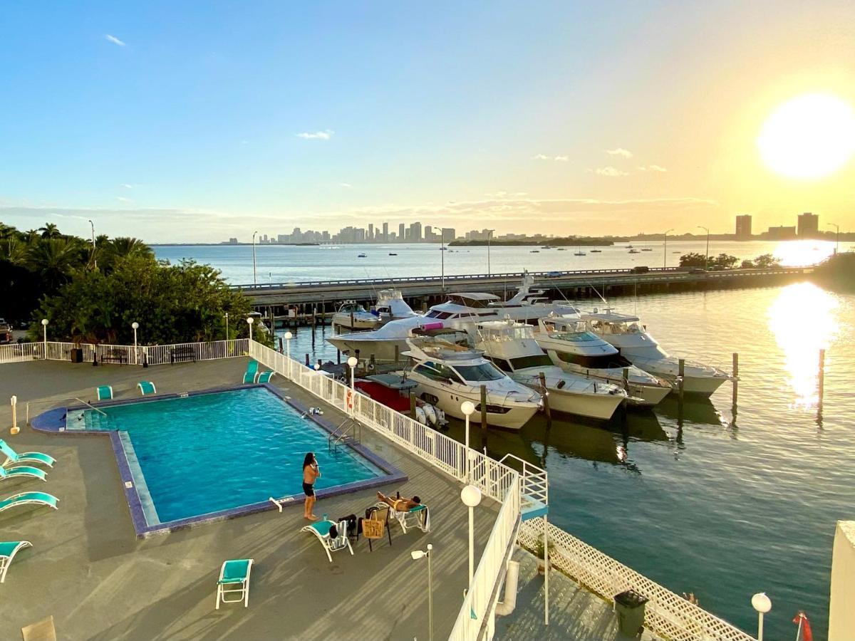 Modern Waterfront Apartment With Miami Skyline View, Free Parking 5 Mins Drive To Miami Beach Kültér fotó