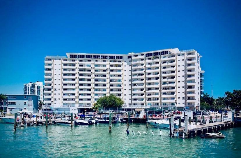 Modern Waterfront Apartment With Miami Skyline View, Free Parking 5 Mins Drive To Miami Beach Kültér fotó